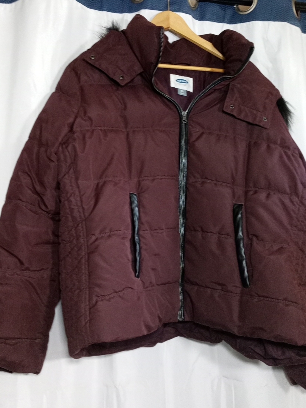 Old Navy Women's Burgundy Puffer Jacket